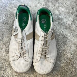 PLAE White and Tan Sneakers Minimalist Low-Top Design